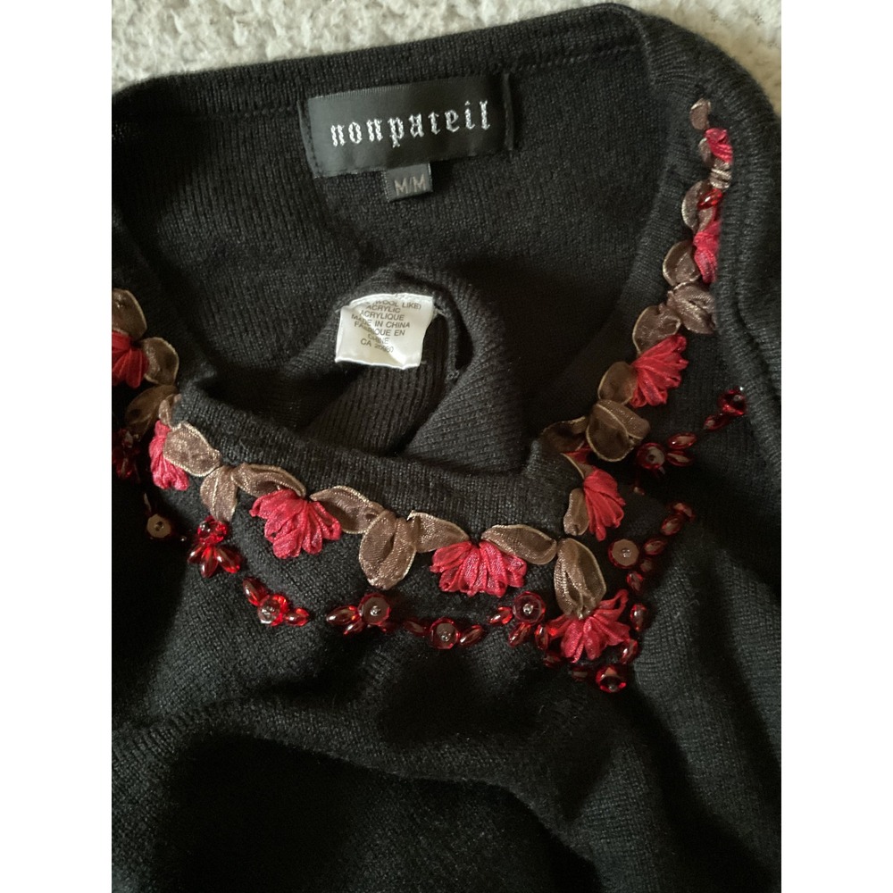 Nonpareil Sweater Womens Medium Black Excellent Beaded Floral V-Neck Knit Top - Picture 2 of 5